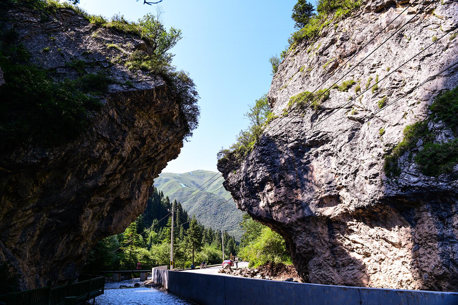 卓尼大峪沟:三角石令人浮想联翩