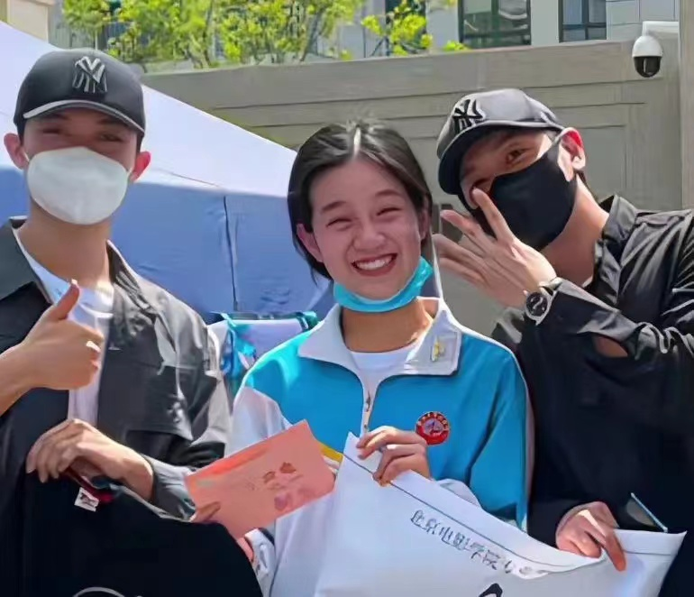 女孩北电艺考全国第四，出分后喜极而泣，长得好像邻家妹妹一般