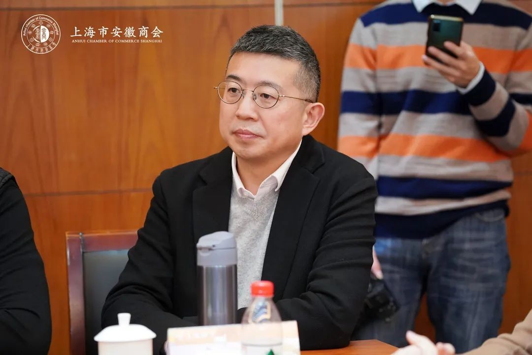 董事长 韦伟)(商会理事,上海念弟实业集团有限公司总经理 李雷)(上海