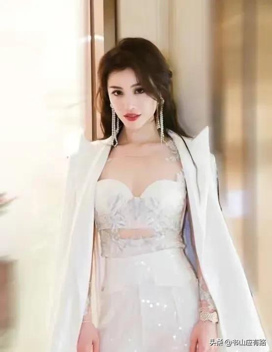 葛天：美得别有韵味，离婚后活成少女