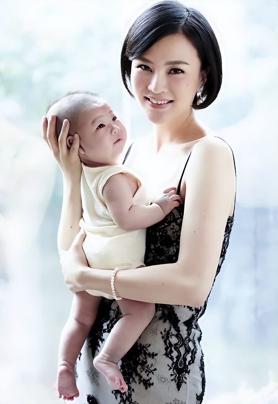 刘孜：28岁嫁地产大亨，34岁才做妈妈，生活过得有滋有味