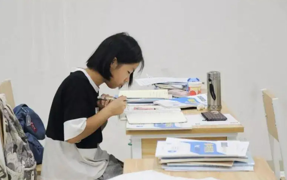 “走单招”上专科很轻松？和参加高考区别很大，学生别不以为然