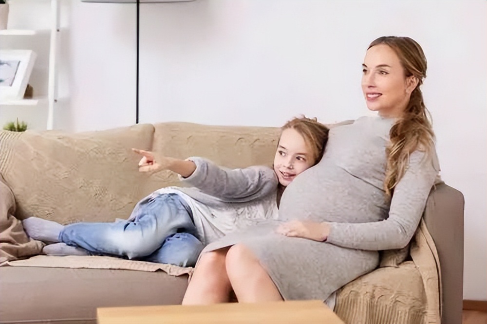 好友为辟谣姚张碧晨代孕晒照，心疼宝宝33周早产，仅1.76公斤