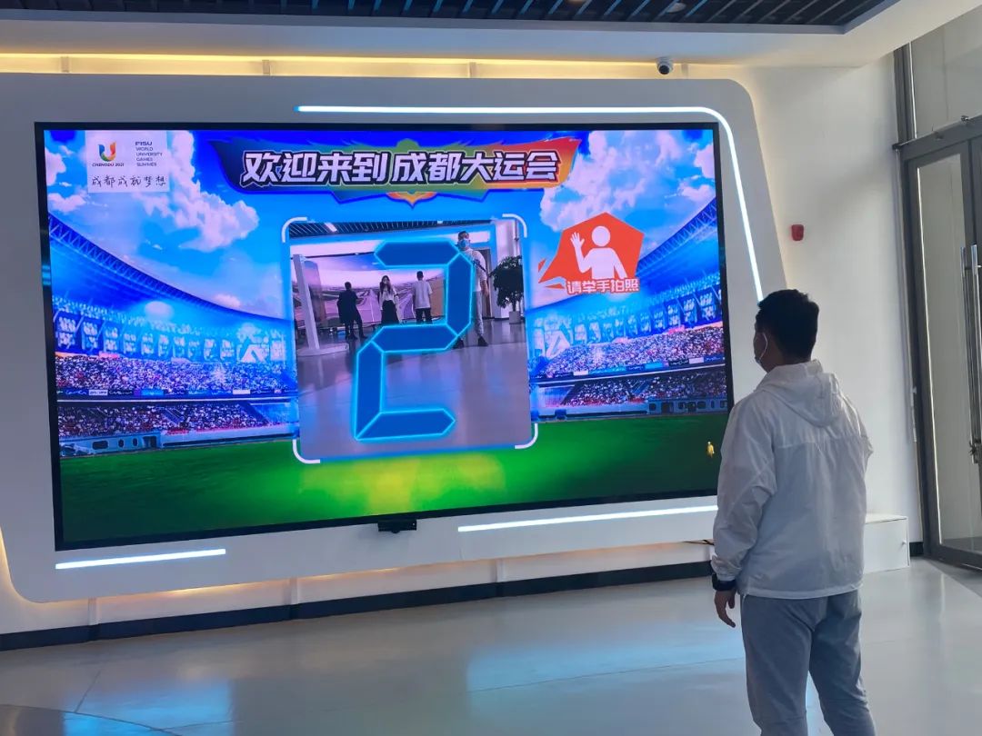 双流区实验小学外国语学校全体教师受邀到区融媒体中心参观学习