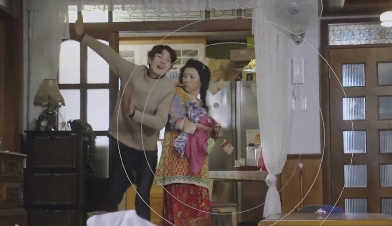 韩国电视剧「浩九之爱」崔宇植罕见的舞蹈，很可爱