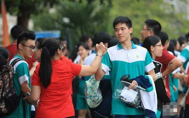 新高考“3+1+2”模式后，物理被成功捞上岸，这两科地位却很尴尬