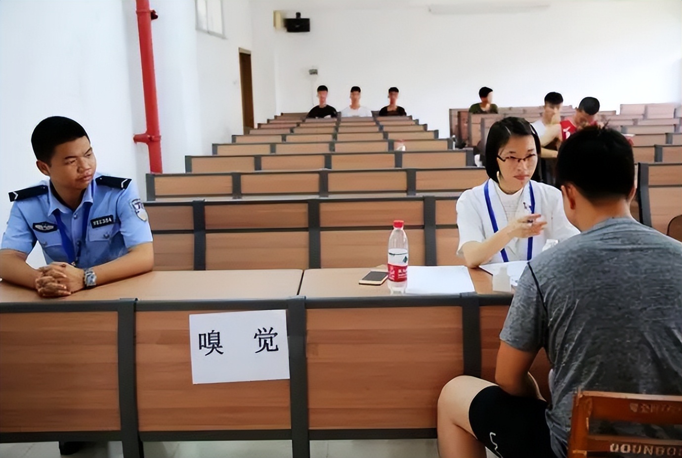 毕业想当警察，选“事业编”还是“行政编”？两者的薪资有差距