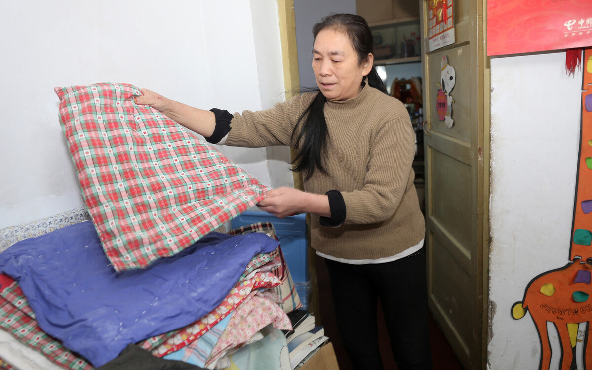 照顾老人的保姆多少钱(51岁阿姨) - 价格百科