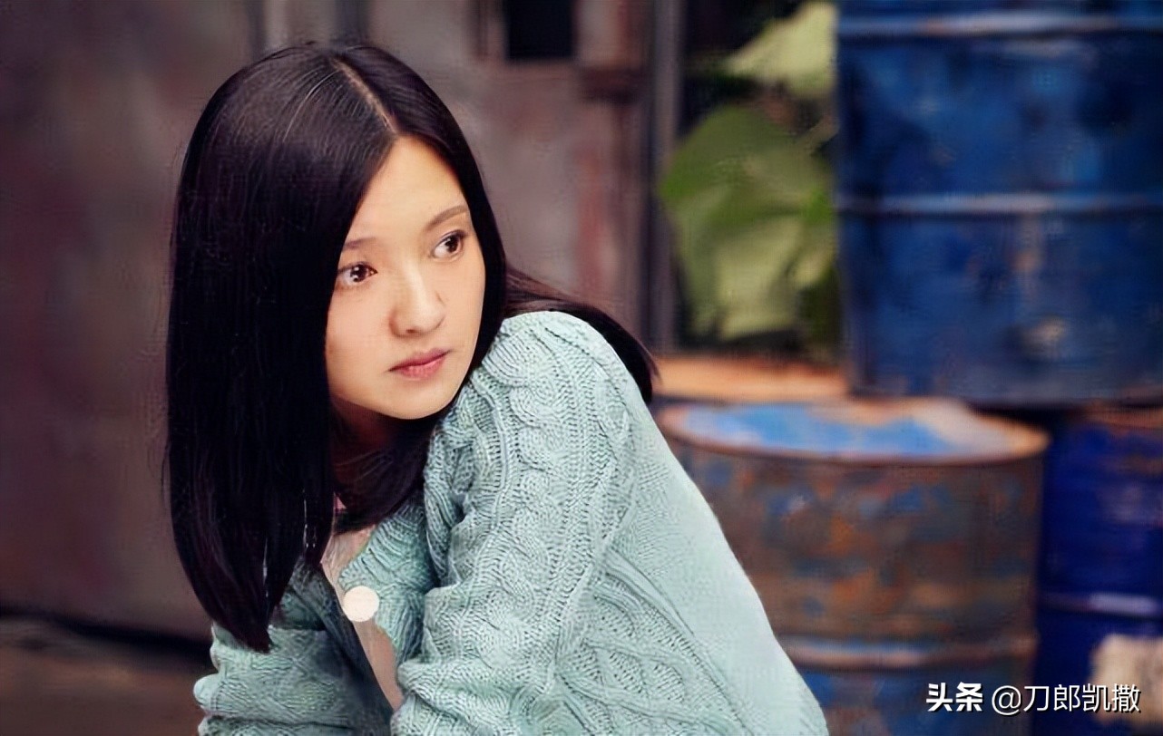 年轻时貌美如花，如今成了“村花”的代言人的九位女星