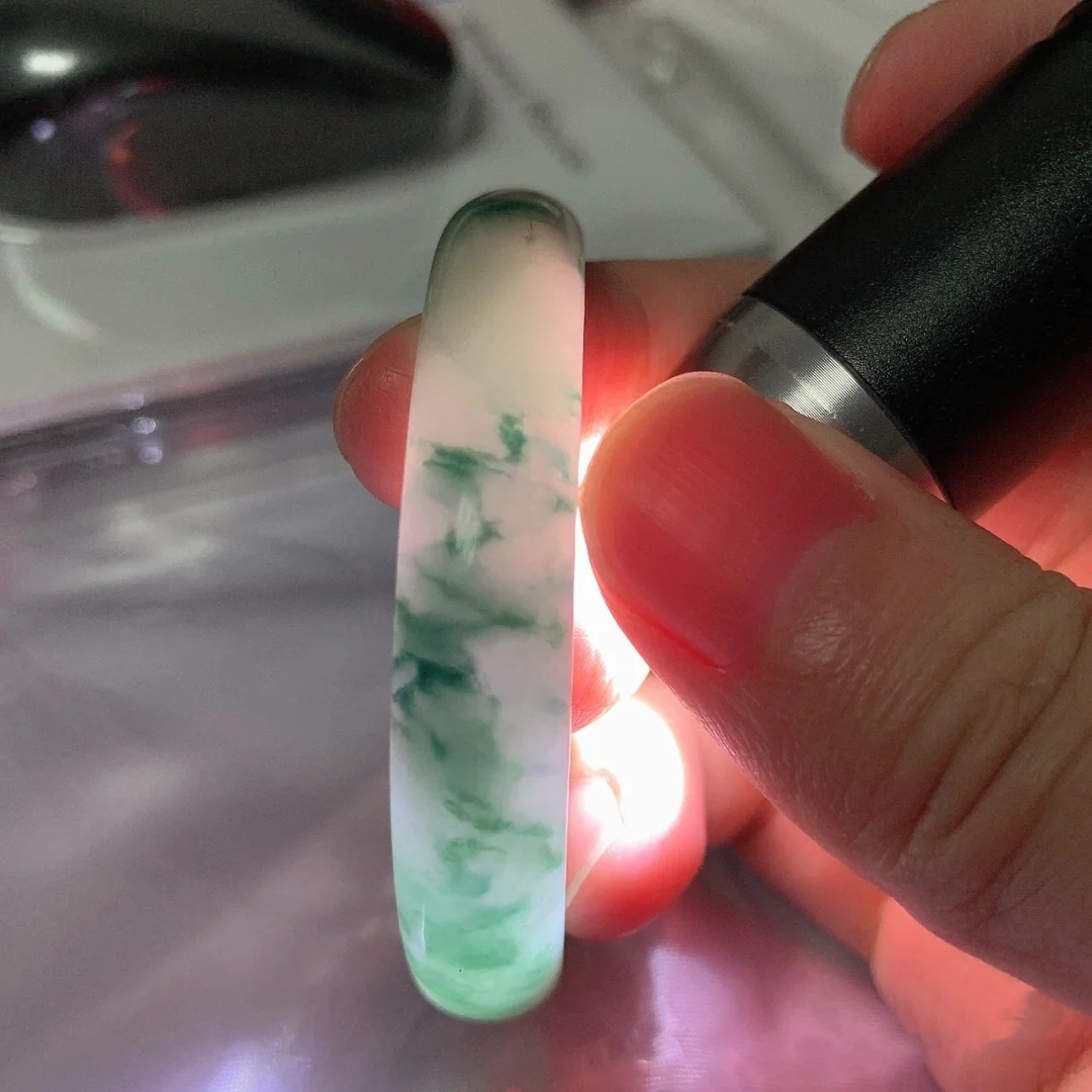 用纸就能识别酸洗翡翠和注胶翡翠,也太简单了吧