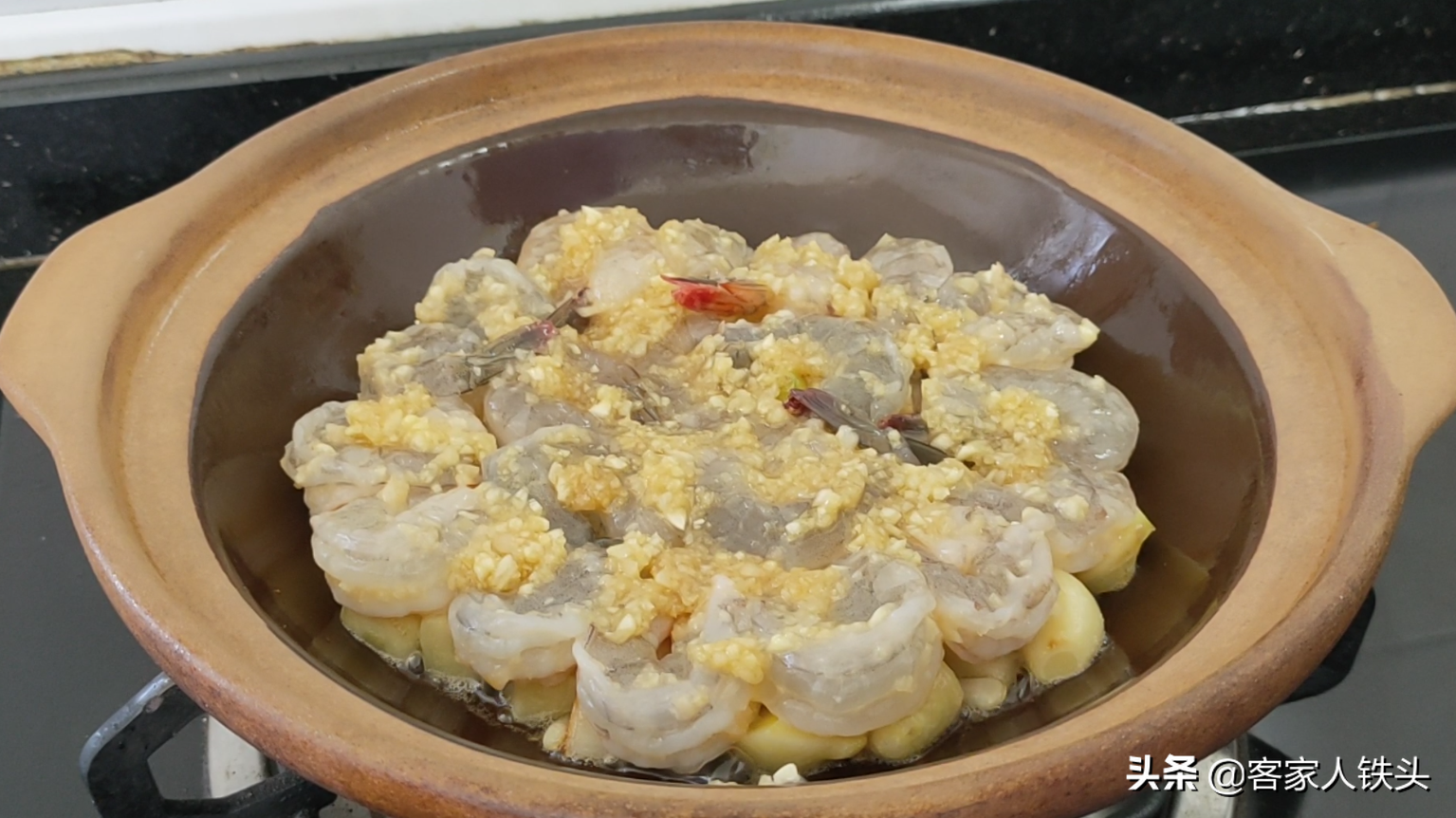 大虾还白灼？别老一套做了，这做法才过瘾，5分钟出锅，鲜嫩味美