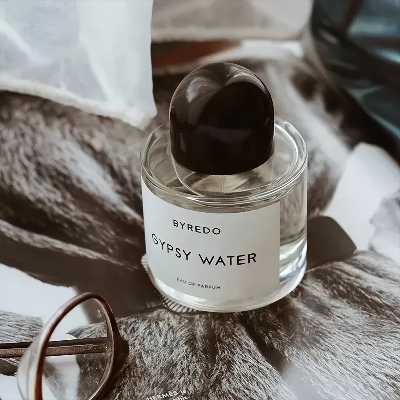 推薦幾款男女都愛(ài)的中性木質(zhì)香調(diào)香水，難以抗拒的高級(jí)香