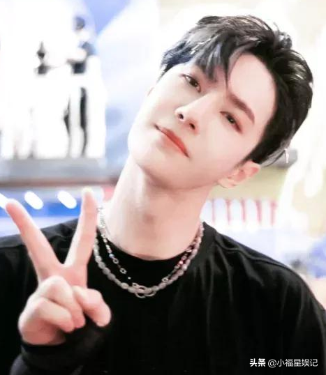 盘点“歪嘴杀”的13位明星，个个惊艳到糖分超标，帅到心坎里了