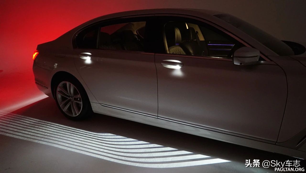 宝马7系迎宾光毯(这是谁家的宝马) - 四帝国车市