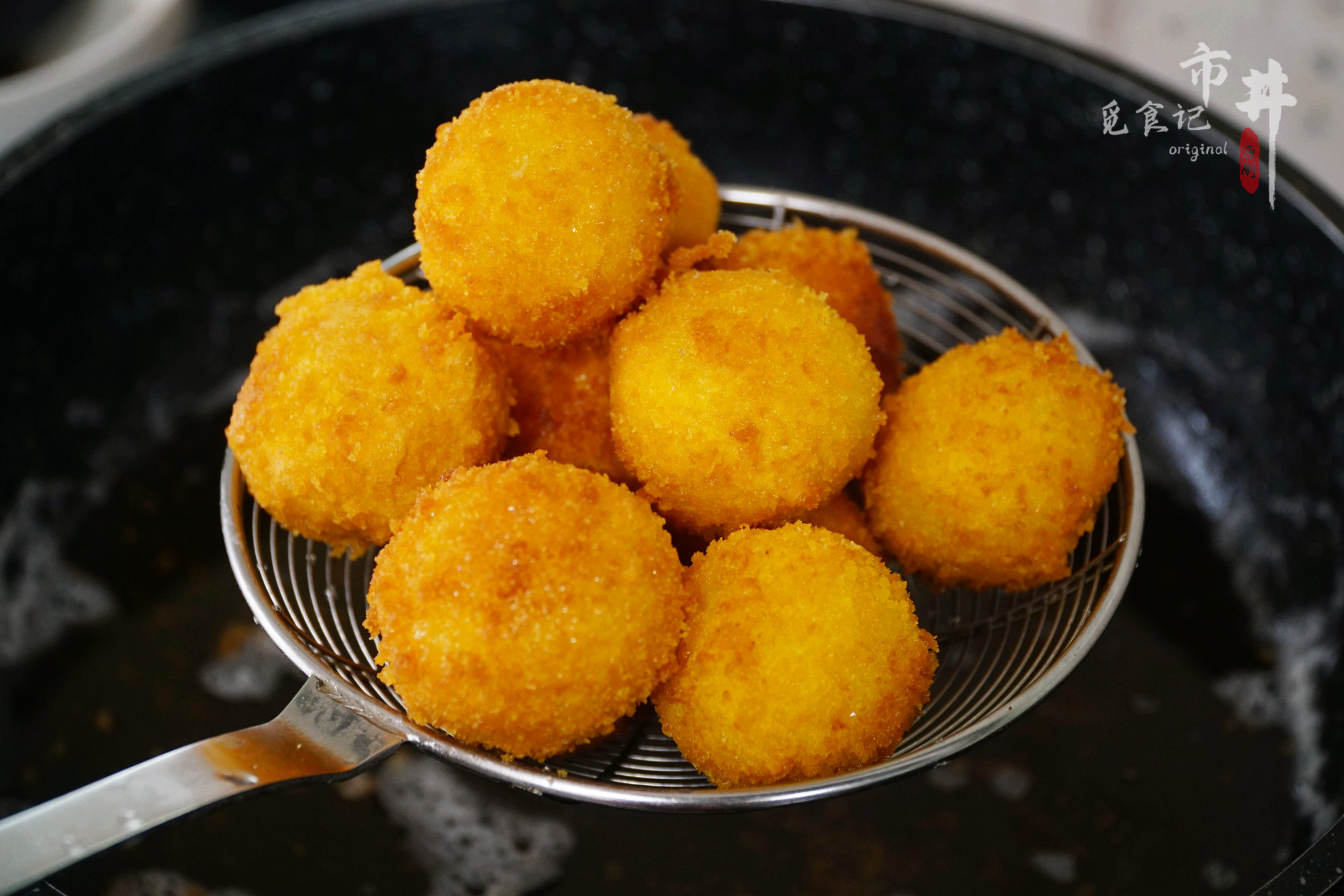汤圆能炸吗(油炸汤圆时,煮熟就炸不靠谱,教正确做法,不会炸锅不露馅)