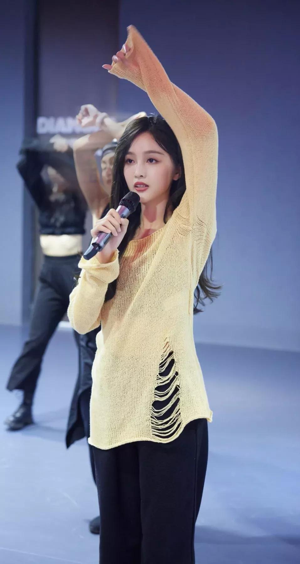 吴宣仪日常穿搭