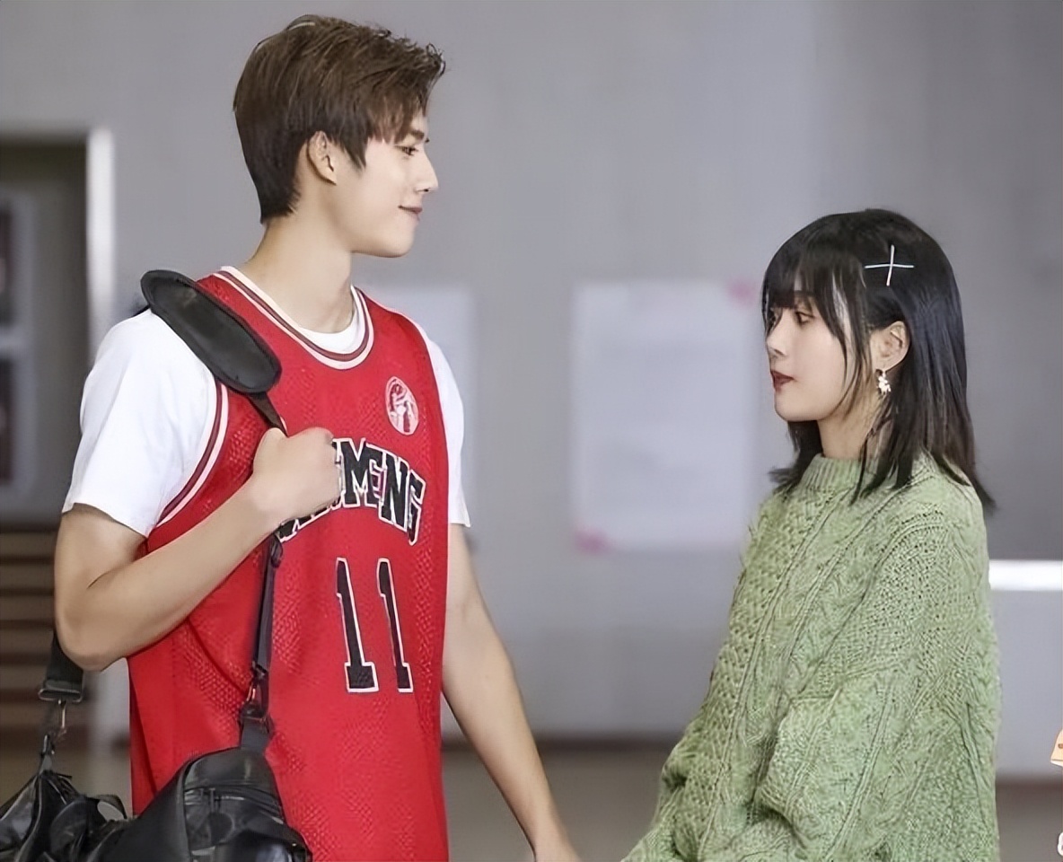 身高超过185的12位男星，个个“鹤立鸡群”，不用偷偷塞内增高