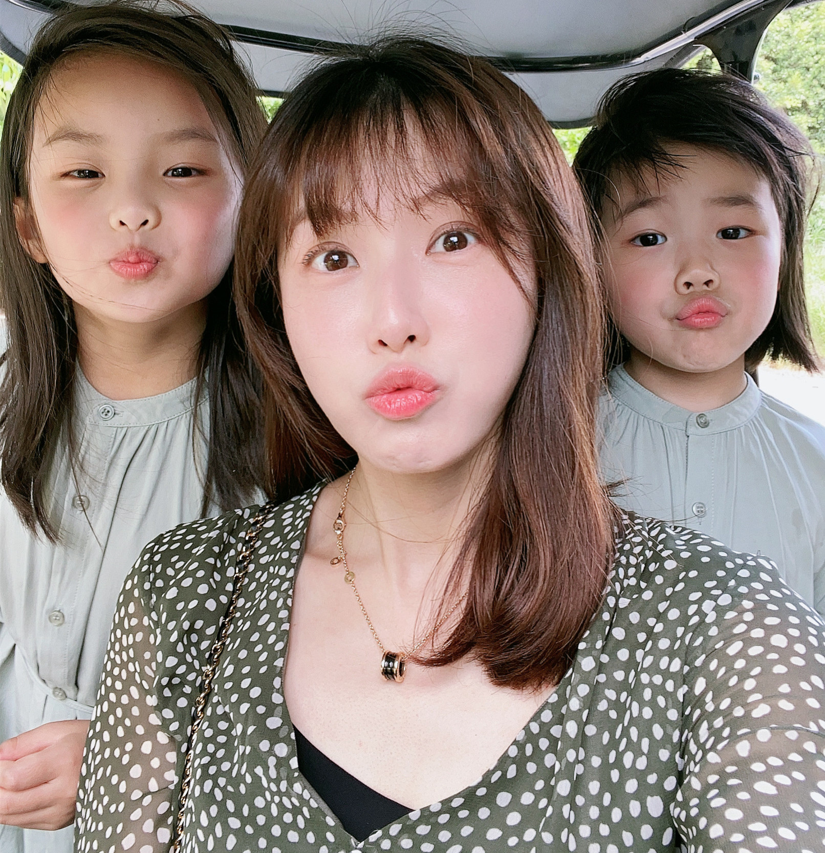 嫁内地导演8年！39岁女星终于带着俩女儿移居内地，新家环境宜人