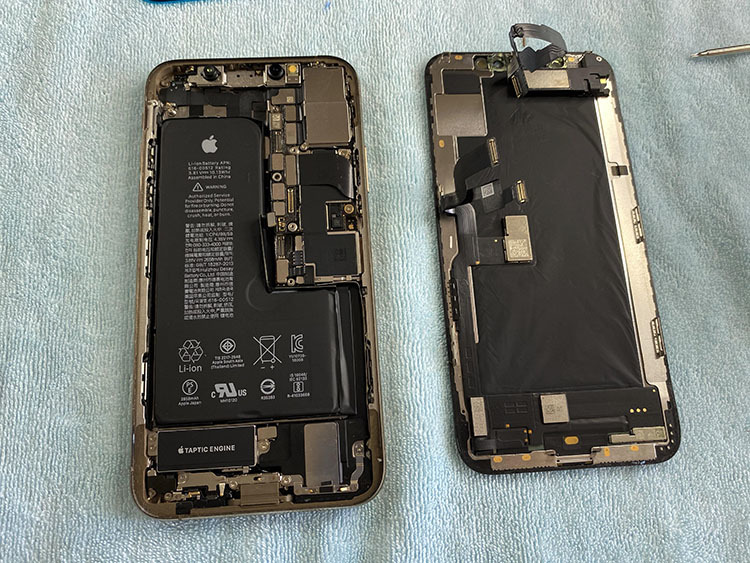 iPhone XS MAX更换大容量电池，续航直接翻倍，看完你也可以自己换