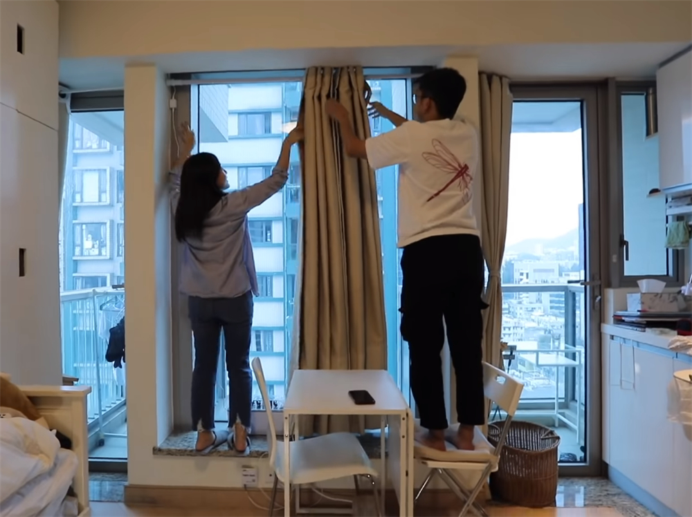 一对香港26岁小夫妻，住进19㎡双阳台“纳米楼”，蜗居真的太逼仄