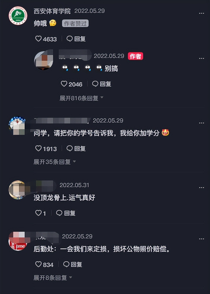 高校版“超级玛丽”，体育生楼内跳高顶破天花板，幸亏不是水泥顶