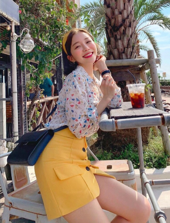 ins穿搭博主vivamoon搭配色彩丰富 非常适合学生和年轻上班族