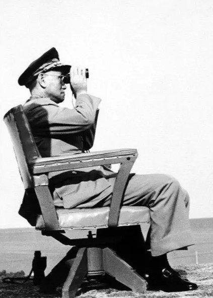 1952年，蒋介石收到上甘岭战报，瘫坐在椅子上：没人是解放军对手