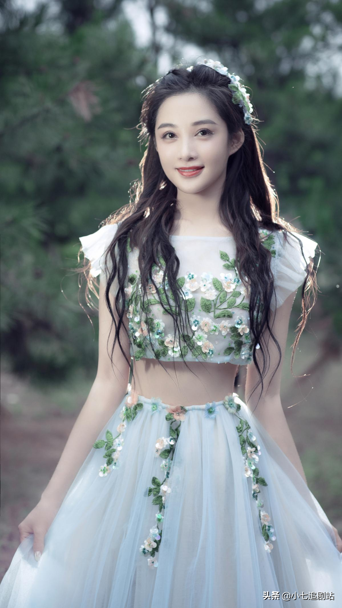 孙嘉璐玩泡泡机太萌啦，甜系少女发射梦幻“泡弹”