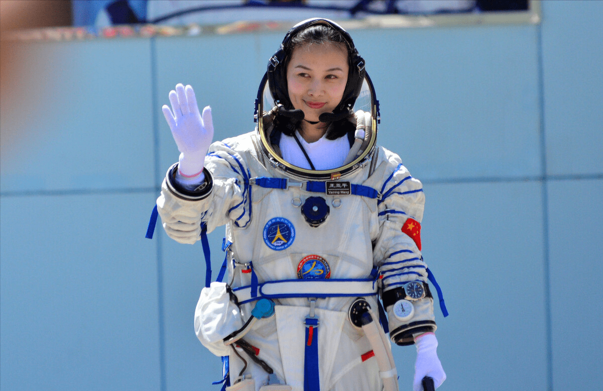 三名航天员执行180天任务，需要消耗297000升氧气，这么多氧气从何而来？