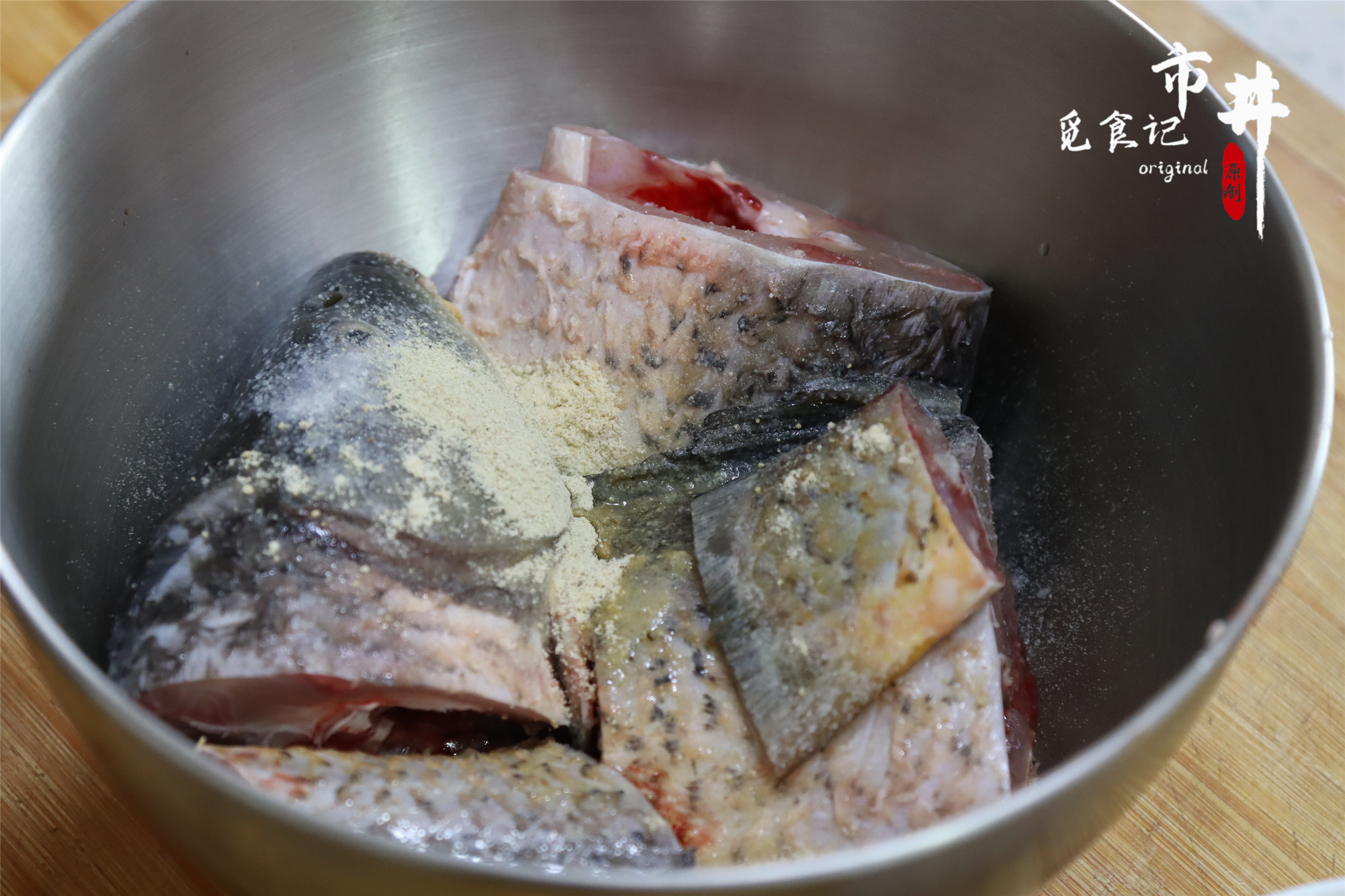 做紅燒魚，魚肉腥不入味？ 70歲奶奶教2招，魚肉軟滑鮮美，不夠吃
