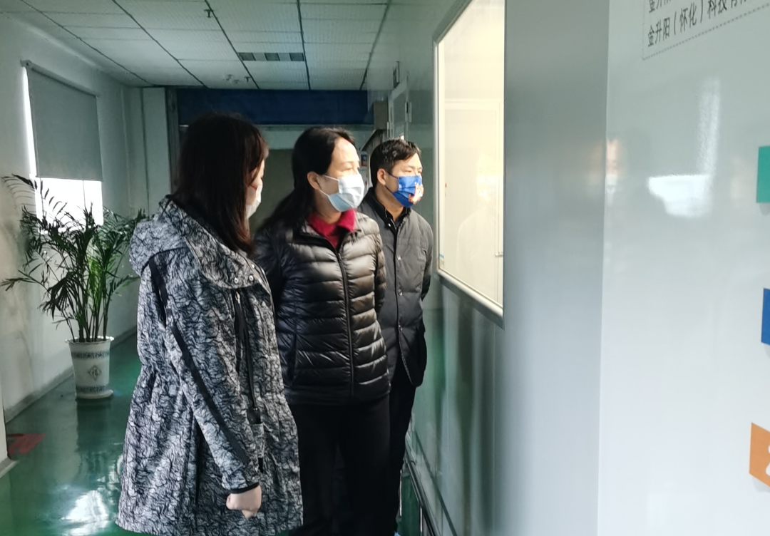 向建平深入联系企业调研