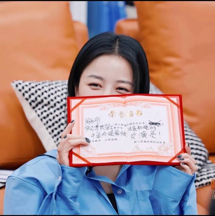 《初入职场的我们》法医季圆满收官，周雨彤发文告别