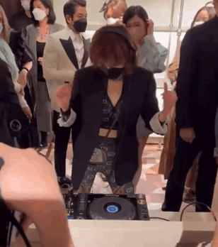 港片5大绝色美女近况悬殊，有人打碟，有人写书，有人成亿万富婆