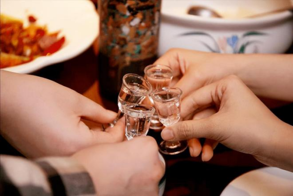中国好白酒价格排行(白酒排行榜前10名，十大公认最好喝的白酒品牌，你喝过几种？)