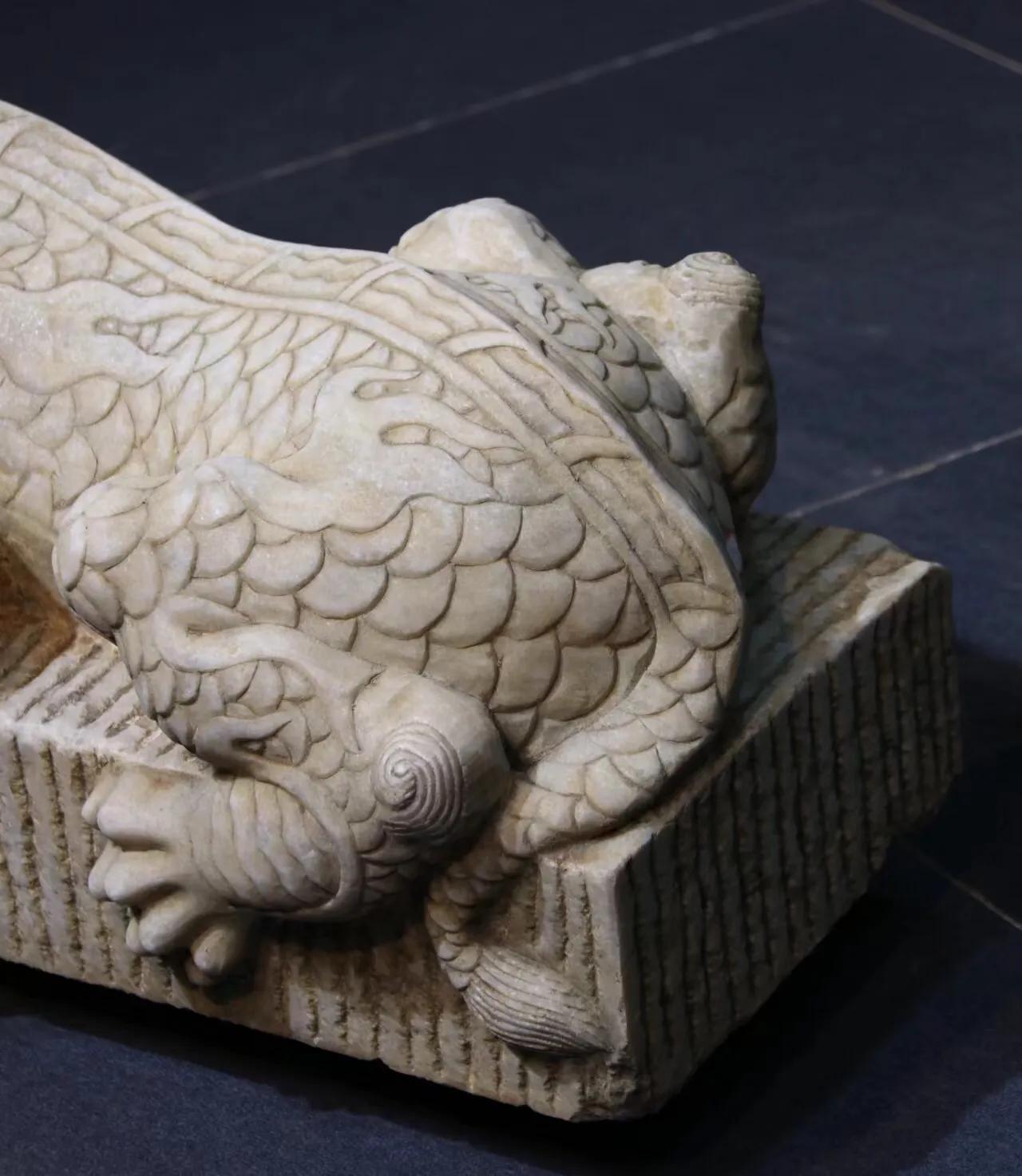 汉白玉石雕尺寸长80厘米宽40厘米高35厘米