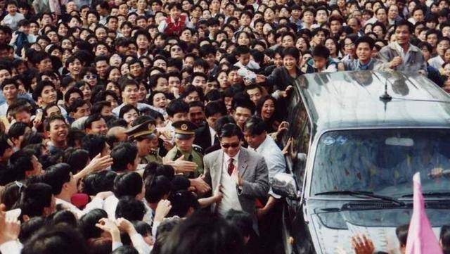 港片里“能够排进前五的黑老大”：周润发才第3，于荣光落选了