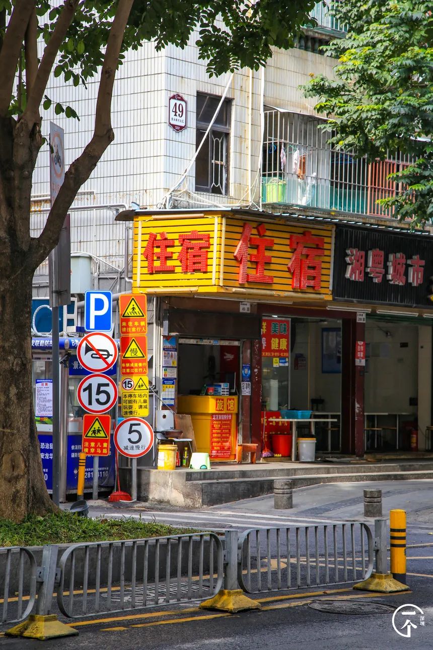 我在深圳富士康打工，月入5k，住30元旅館