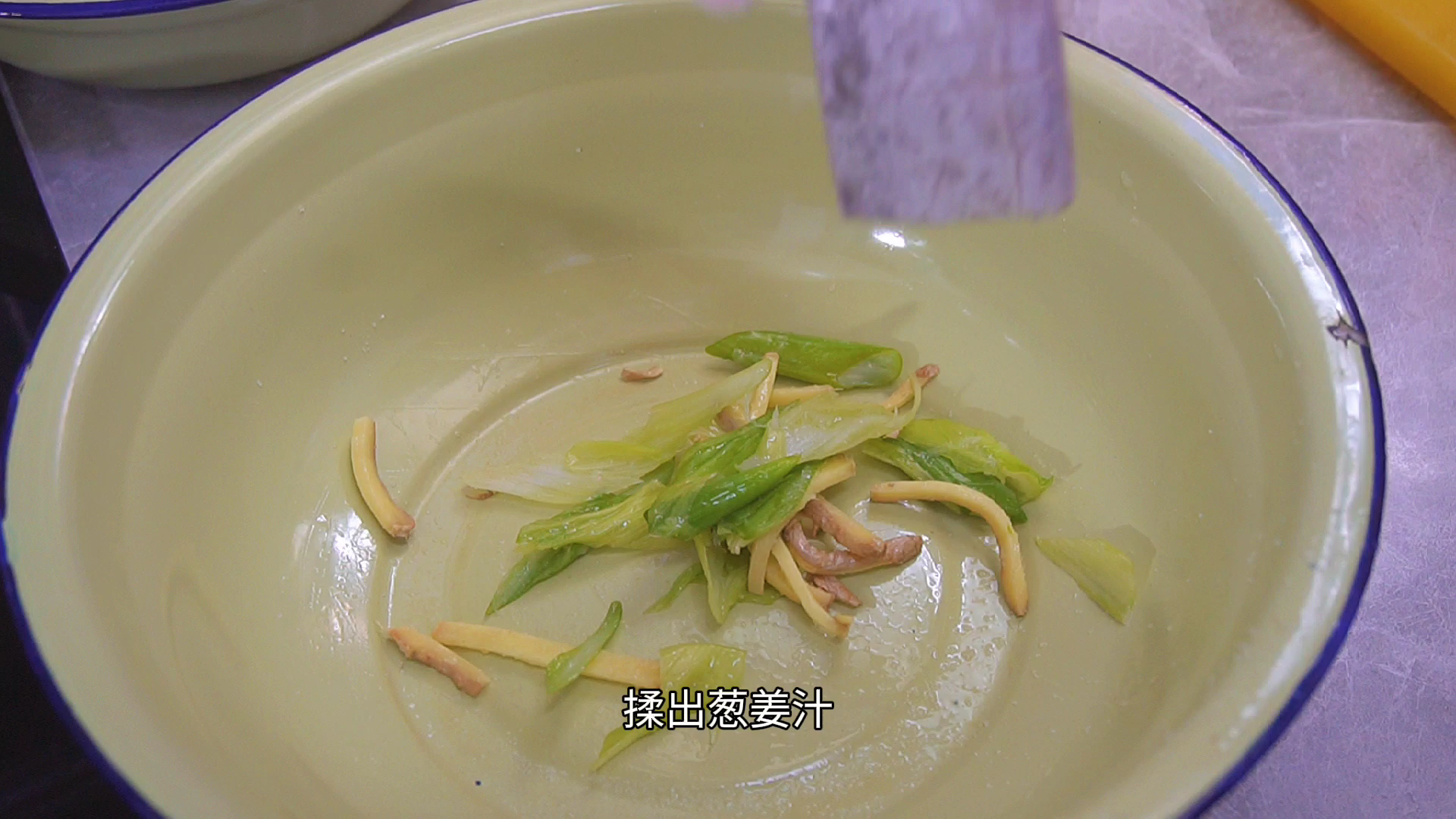 过年炸带鱼，记住“3不放”的窍门，带鱼金黄酥脆，好吃没腥味