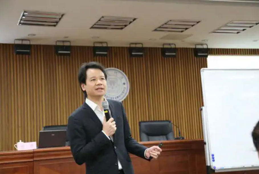 985高校副教授晒工资，年薪让人羡慕，网友：公积金是我的月薪