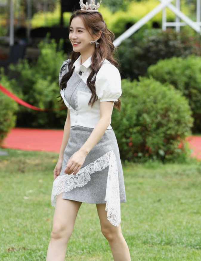 杨颖：邻家女孩的样子很美的