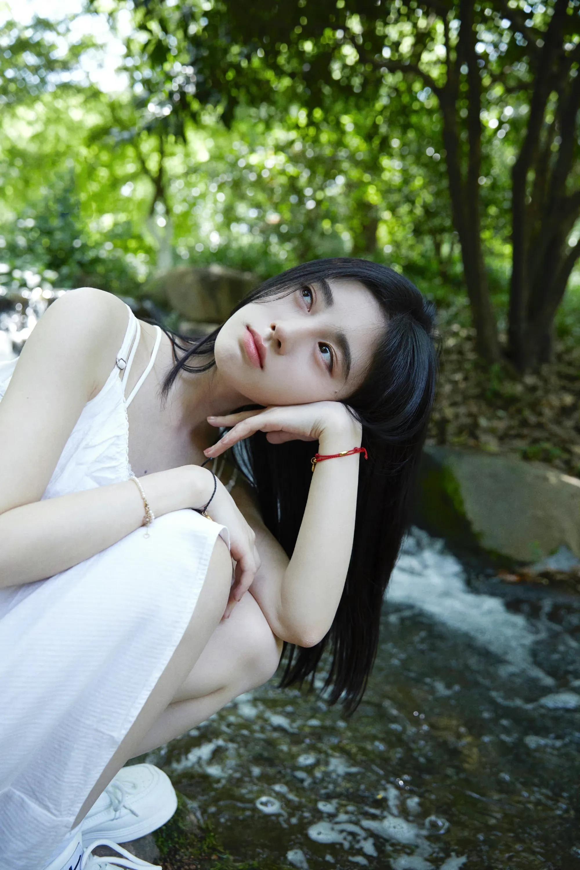 “林间少女”鞠婧祎