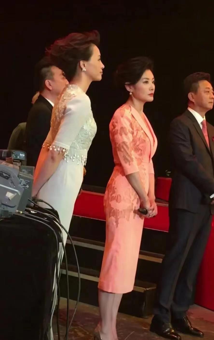 董卿周涛同框，气质品味不相上下，终于明白内涵美的高级形式