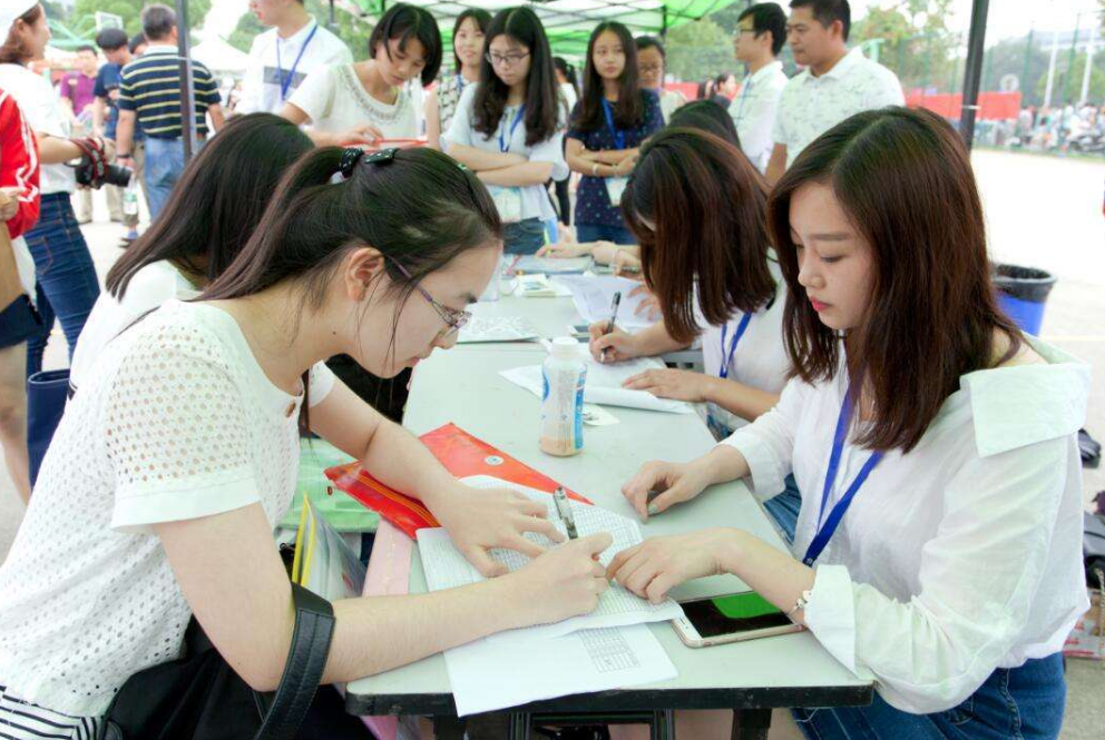 大学生生活费排行榜出炉，1500元算哪个等级？父母要做到心里有数