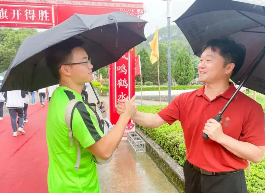 2022年高考难度倍增，考生若想上岸“本科”，总成绩要达到这些