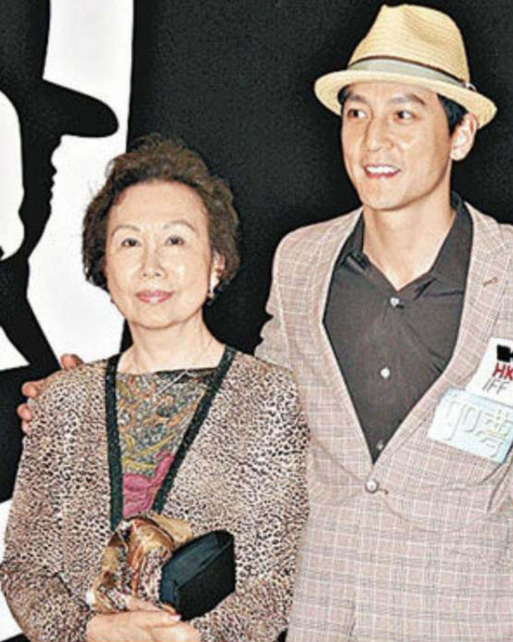 吴彦祖透露父亲去世，晒父子合照悼念，提前一天为他庆祝93岁冥诞