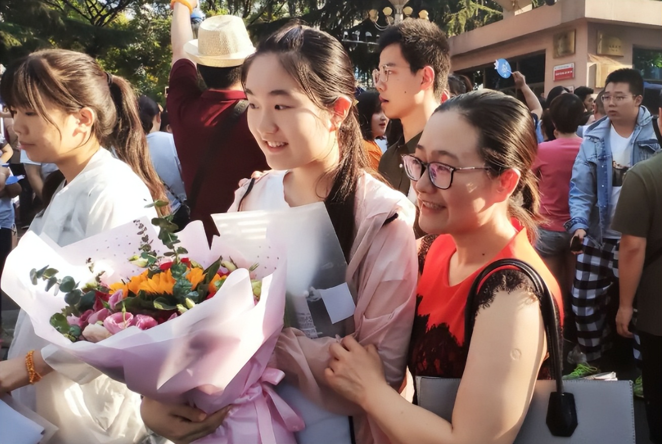 中考和高考当天，家长有必要“全程陪考”吗？资深班主任这样说