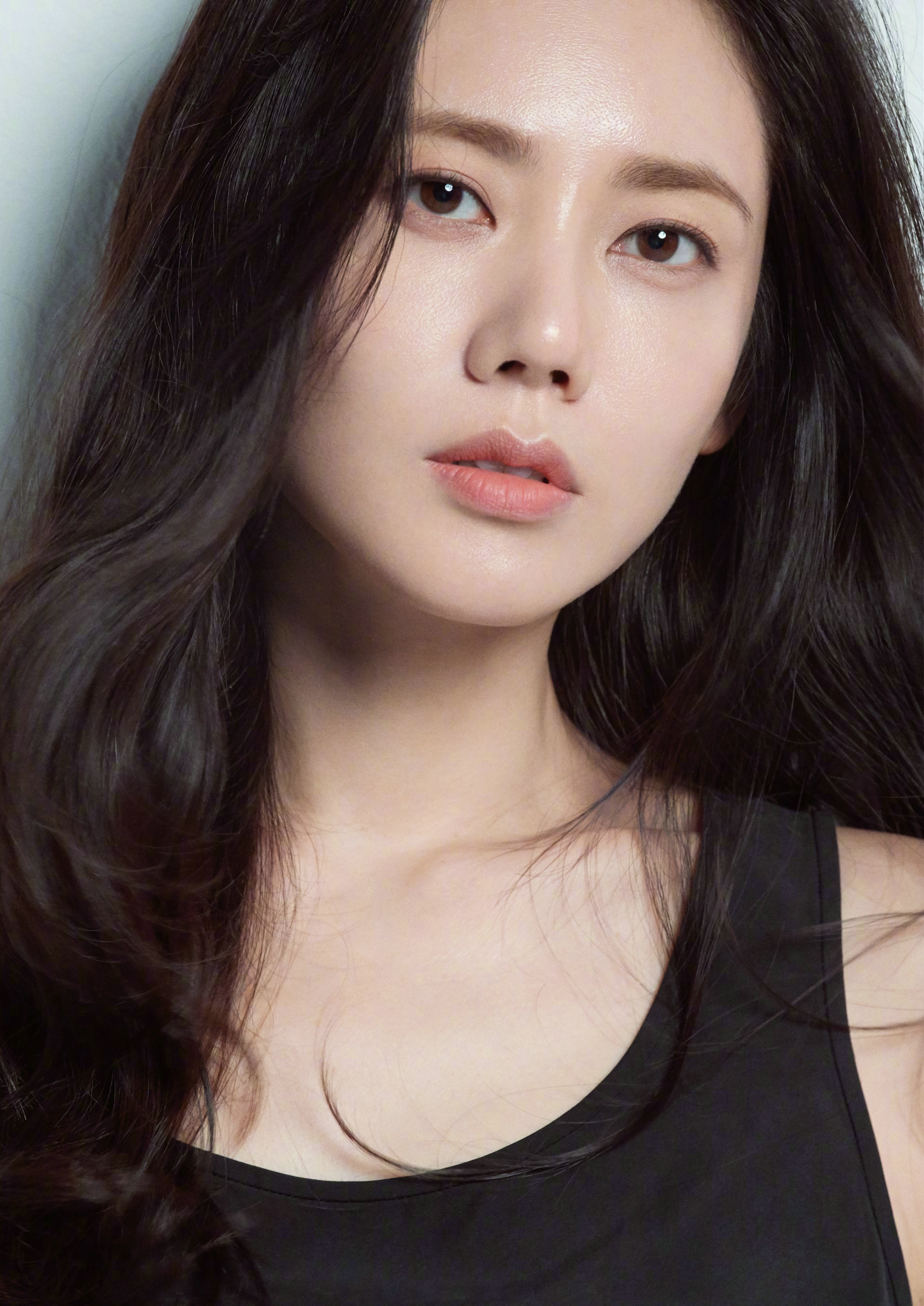 秋瓷炫高清壁纸，嫁入中国的韩国女星