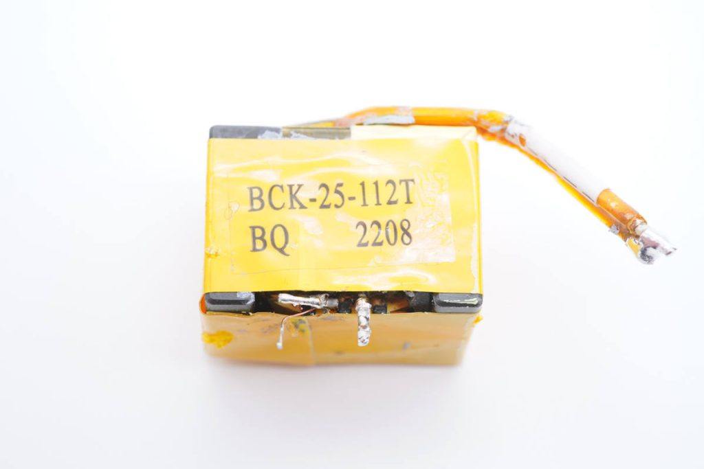 一个顶三个，支持三设备同时快充，安克100W氮化镓超能充拆解