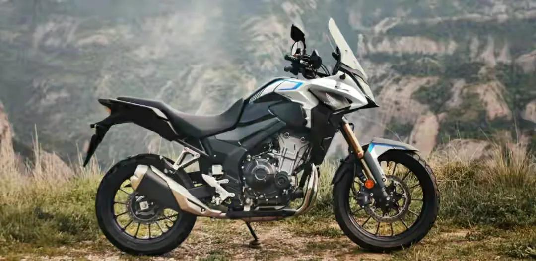 本田CB400X升级版亮相，前倒置减震器加19寸轮毂，并配双碟盘