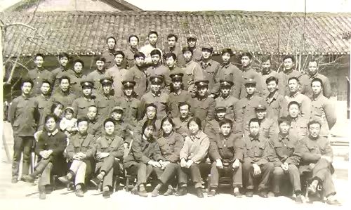 警徽闪耀一一记第二个人民警察节 作者：七团王抗林